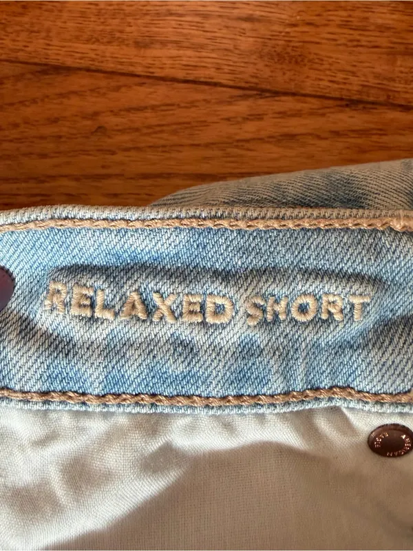 NWT American Eagle Strigid Relaxed Denim Shorts Light Wash Distressed Size 6 28W - Image 6