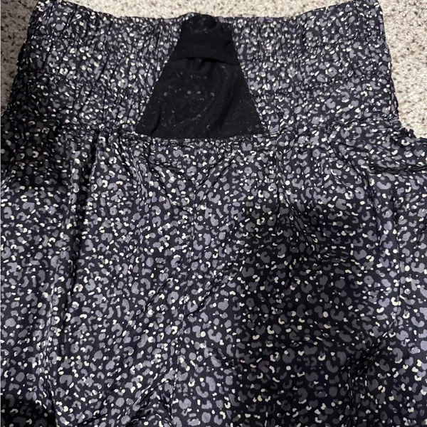 Free People Shorts Womens Medium Gray‎ Black Leopard Print Movement The Way Home - Image 3