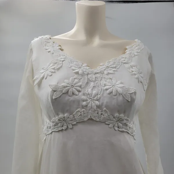 Vintage Wedding Dress White Floral Applique Boho Bridal Gown Union Made - Image 3