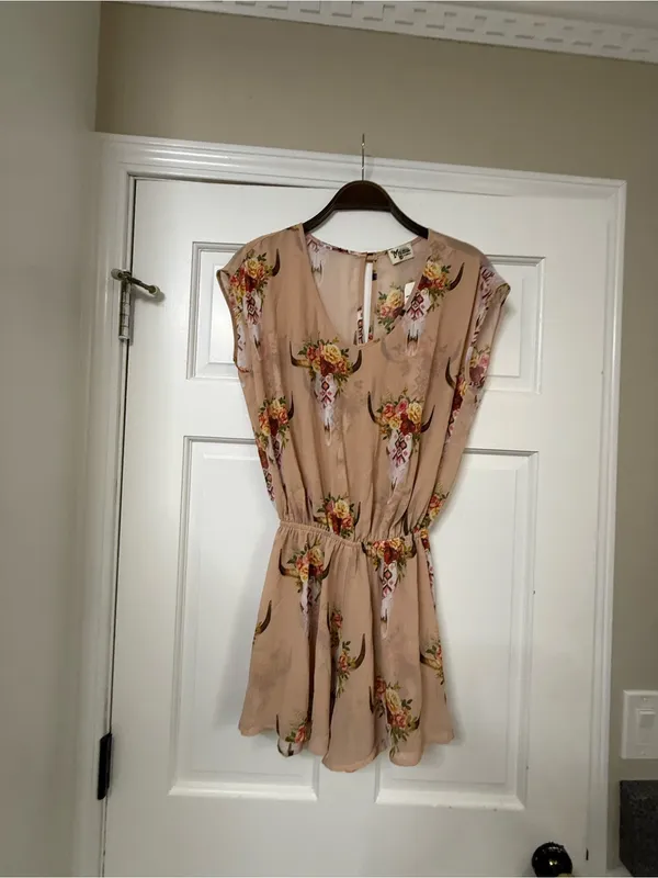Show Me Your MuMu Blush Floral Keyhole Romper - Image 5