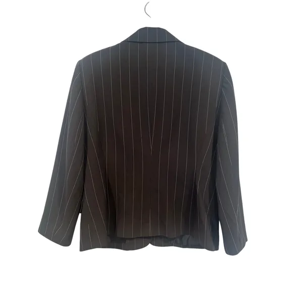 Kenneth Cole Women’s 2pc Striped Suit Black Business Casual Corpcore XL - Image 4