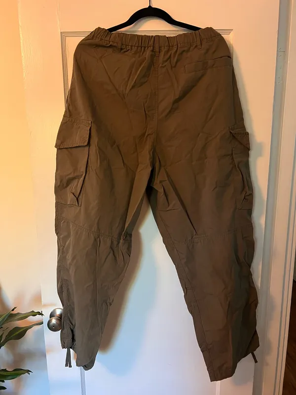 Uniqlo Cargo Green Pants - Image 3