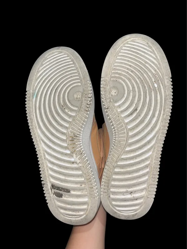 Nike Women's Court size 8 - Image 5