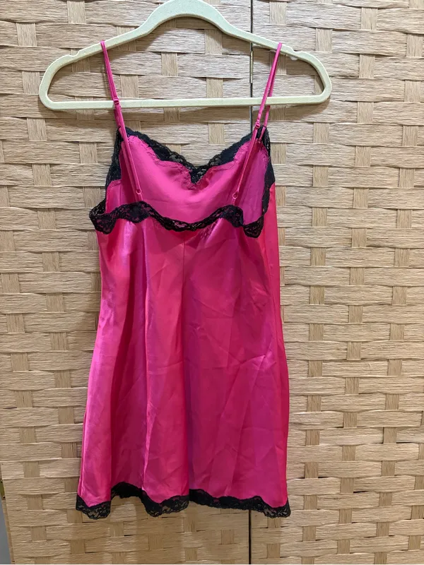 Victoria's Secret Hot Pink stretch Satin Slip Black Lace Size M vntg - Image 3