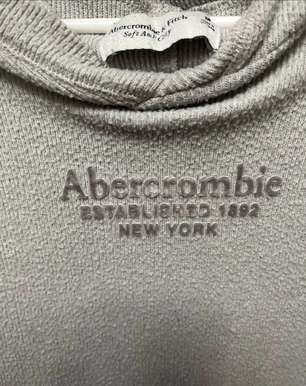 Abercrombie & Fitch sweater - Image 4