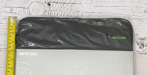Incase City Sleeve Black 11” MacBook Air Case - Image 3