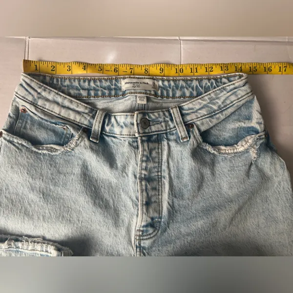 Abercrombie Curve Love: The Dad High Rise Jean 28 - Image 8