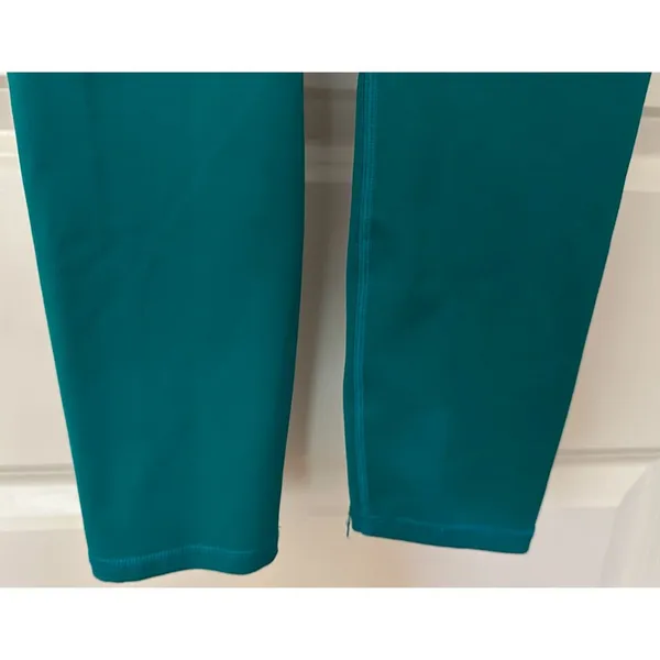 Fabletics Teal Cropped High Waist Athletic Leggins Women's Sz Medium - Image 6