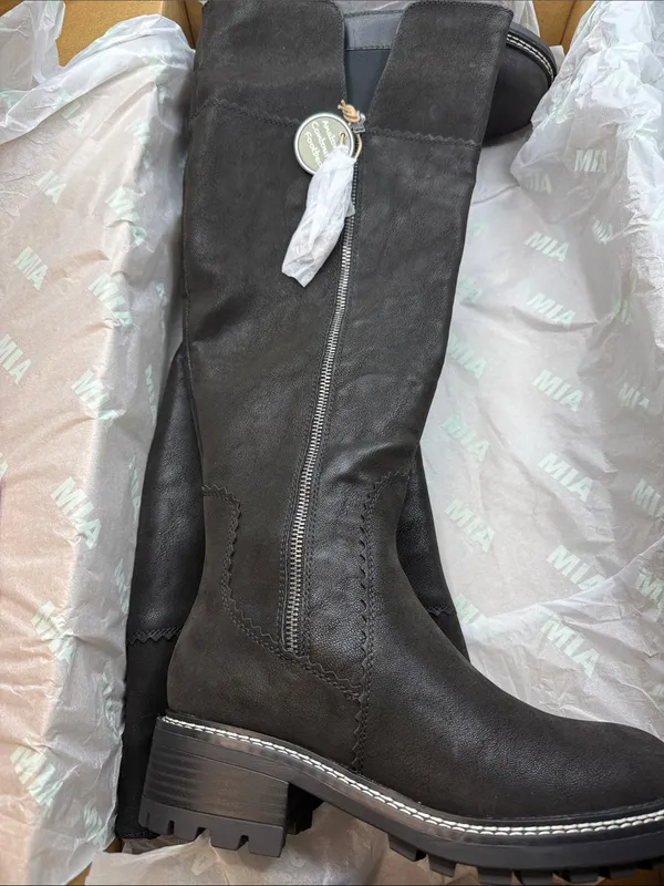 MIA Women's Pike Lug Sole Tall Boots Size 7.5M Black - Image 7