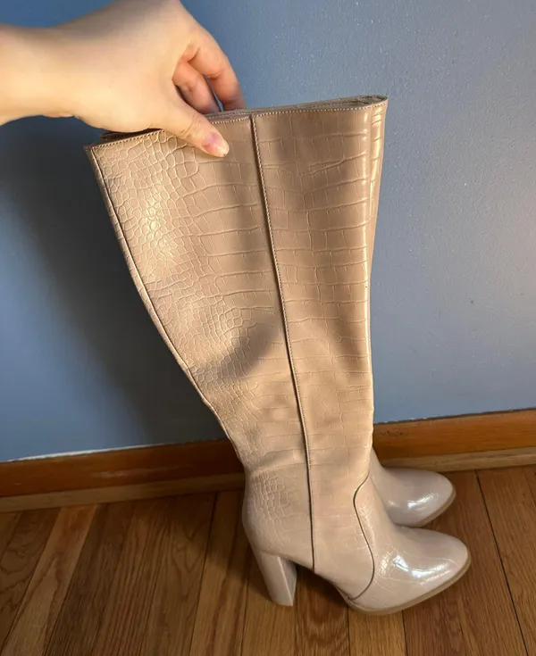 Round Toe Knee High Croc Boot Tan Size 8 - Image 5