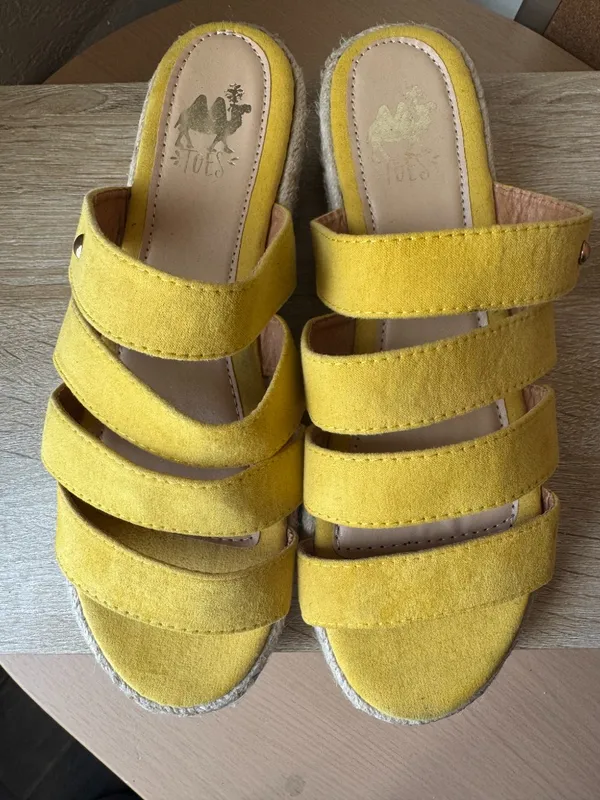 Toes Yellow Espadrille Platform Sandals - Size 10 - Image 7