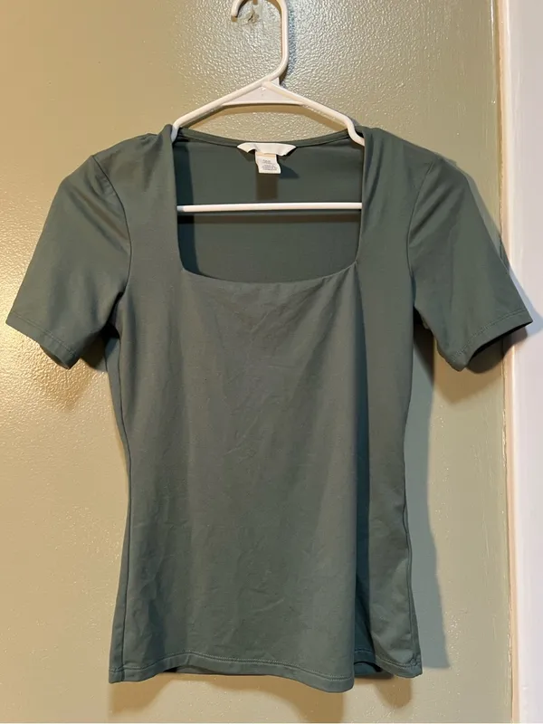 H&M Women's Size XS Square-Neck Top Sage Green Short Sleeve Stretch Soft Fitted - Image 2