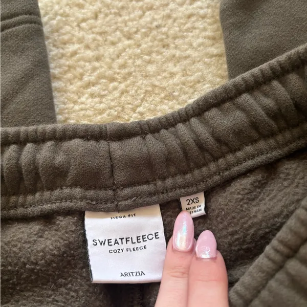 Aritzia Cozy Fleece Cargo Sweats - Image 2