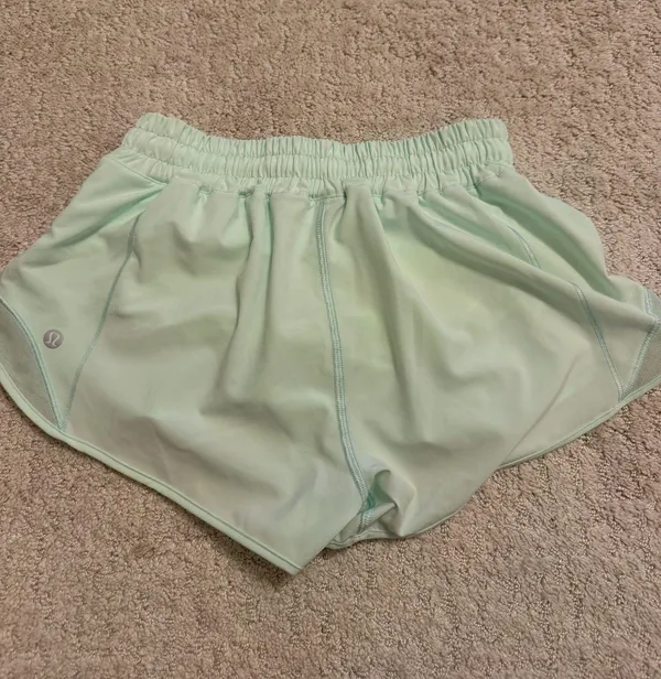 Lululemon Shorts Hotty Hot 2.5" - Image 2