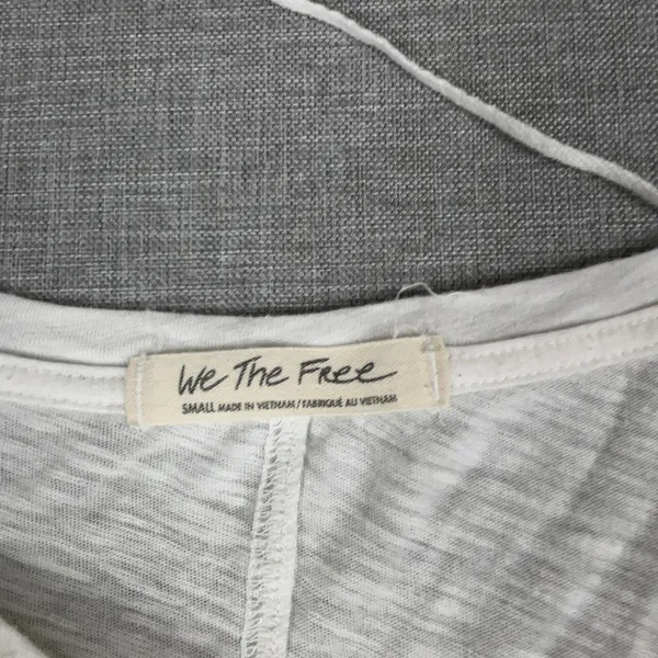 We The Free Shirt Womens Small White V-Neck Long Sleeve Lightweight Relaxed - Image 4