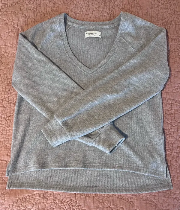 Abercrombie Grey Sweater V-Neck Small - Image 7
