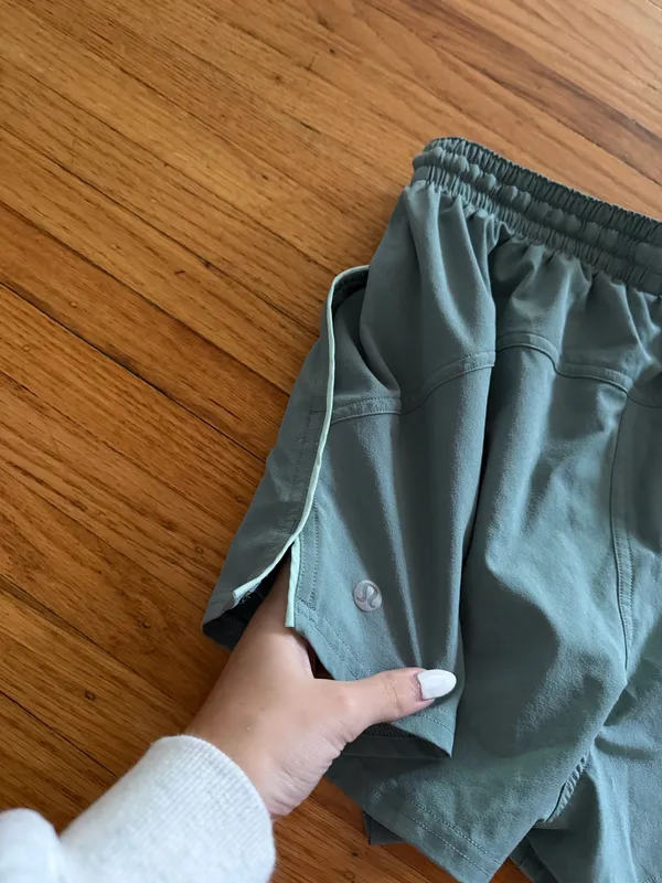Lululemon Shorts 3" High-Rise - Image 4