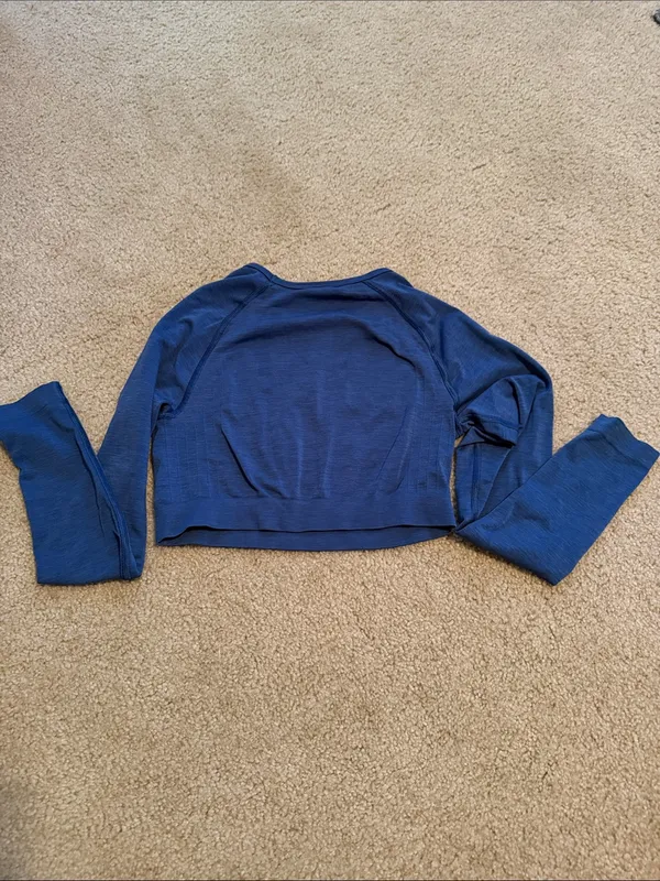 Alphalete Cropped Long Sleeve Lifting Top - Image 2