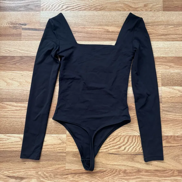 Aritzia Babaton Black Squareneck Bodysuit Size XS - Image 2