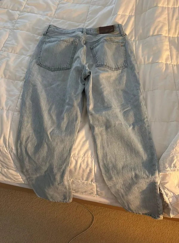 The Madewell high-rise light wash - Image 2