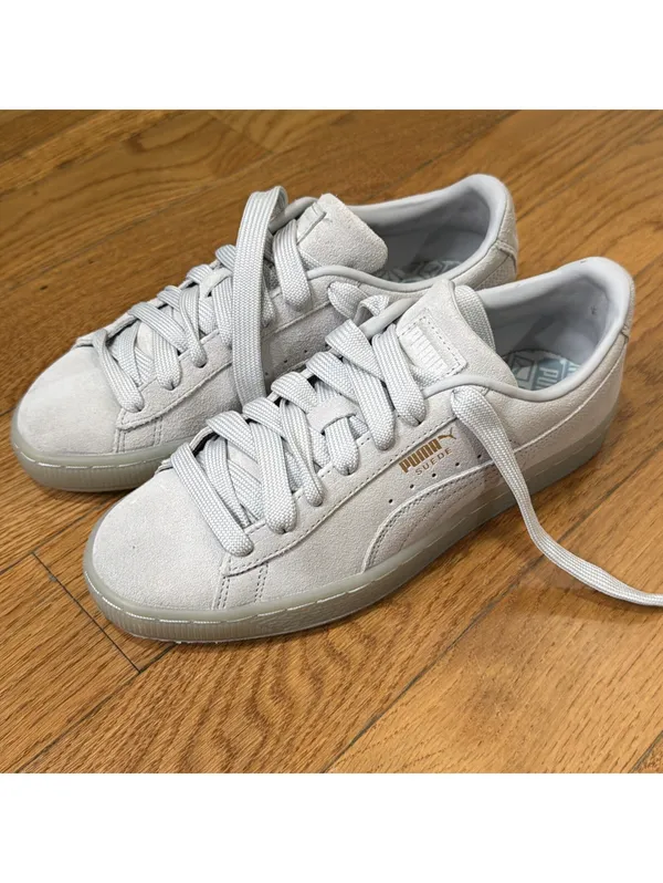 Size 8.5 US Women’s PUMA Suede Gray Suede Low Top Lace-Up Sneakers - Image 4