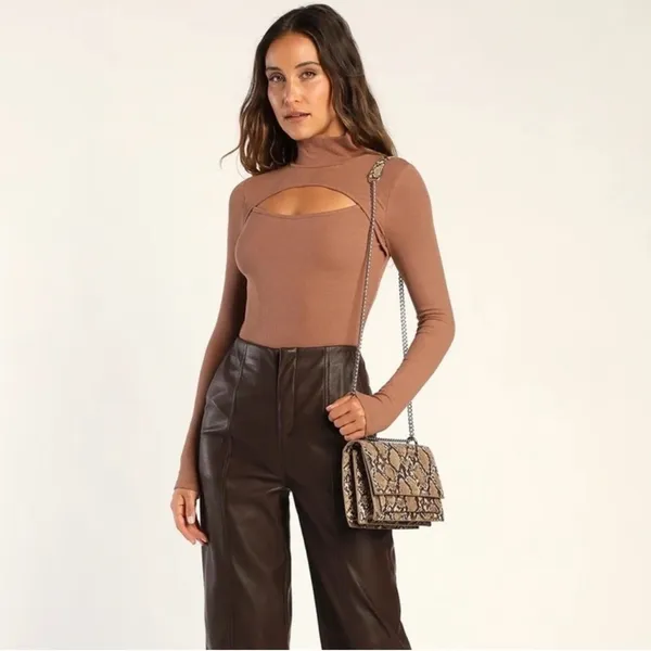 Coach NWT Lulus Flirty Little Secret Toffee Ribbed Mock Neck Cutout Top Size S - Image 4