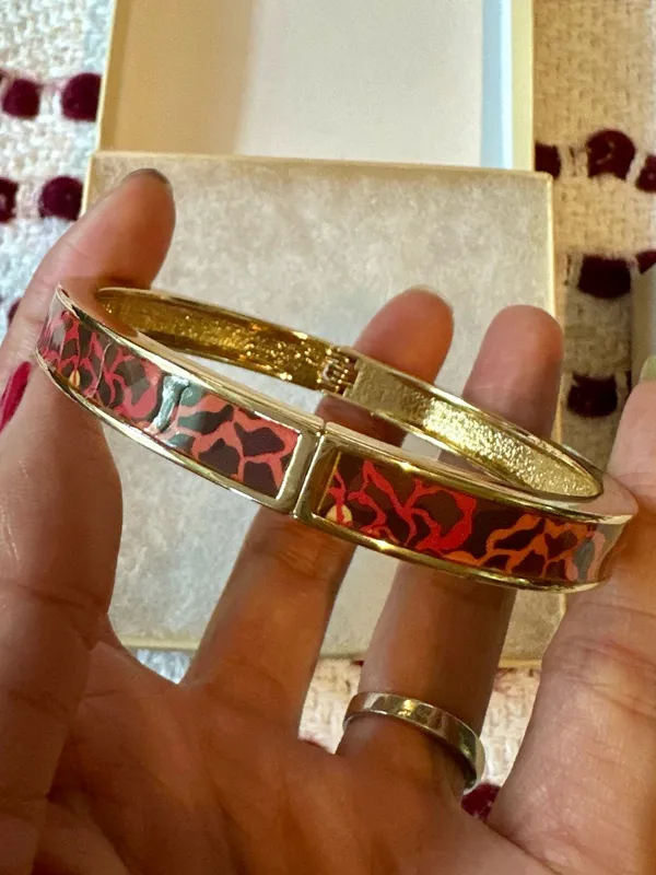 Sequin Gold-Tone Red pink brown Havana Patterned Bangle Bracelet NIB - Image 8
