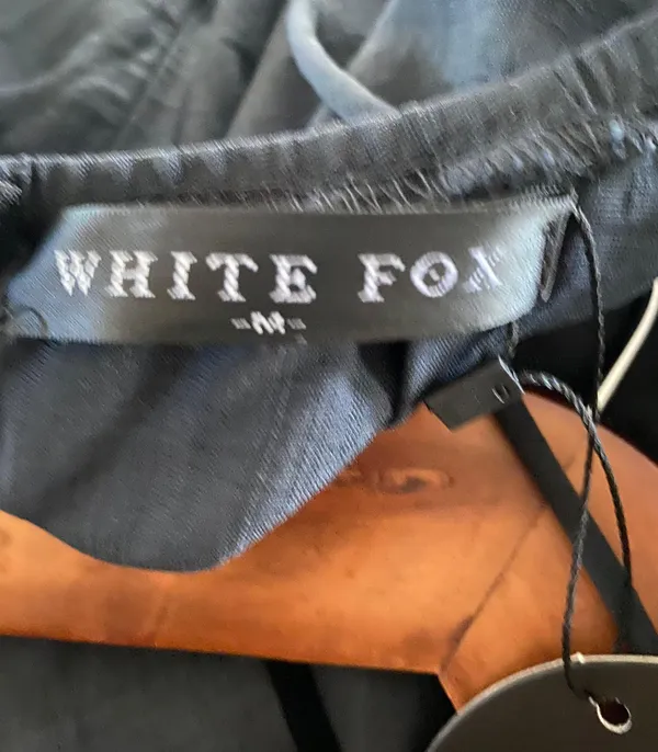 White Fox NWT  woman's black sleeveless size medium open back 100% polyester - Image 3