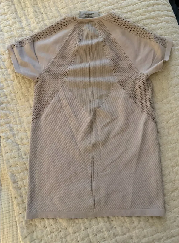 Athleta Lilac active short sleeve - Image 4