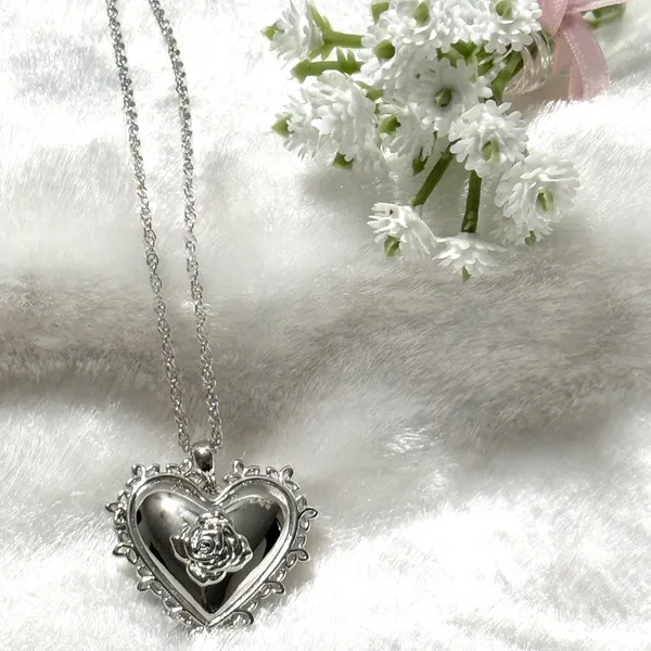 🩶🌸 Mallory Rose Locket Short Pendant Necklace from Kendra Scott. - Image 5