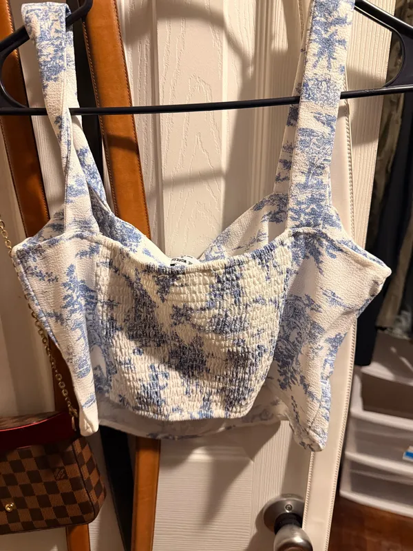 Blue and White Floral Crop Top Size M - Image 2