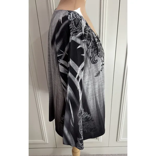 World Unity Women's Floral‎ Sweater Top Size XL Gray Rhinestone Studded Boho - Image 4