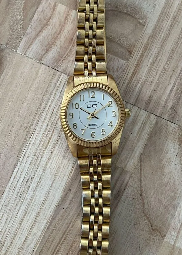 CG Ladies Watch Vintage Gold Tone Bracelet Silver Dial - Image 3