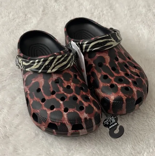 Crocs (NWT) Classic Animal Remix Clogs in Black Multi Animal, Size: 7 - Image 14