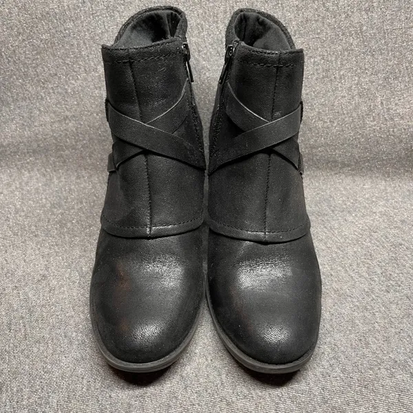 Bare‎ Traps Launa Black Faux Leather Buckle Ankle Boots Women's Size 6M - Image 2