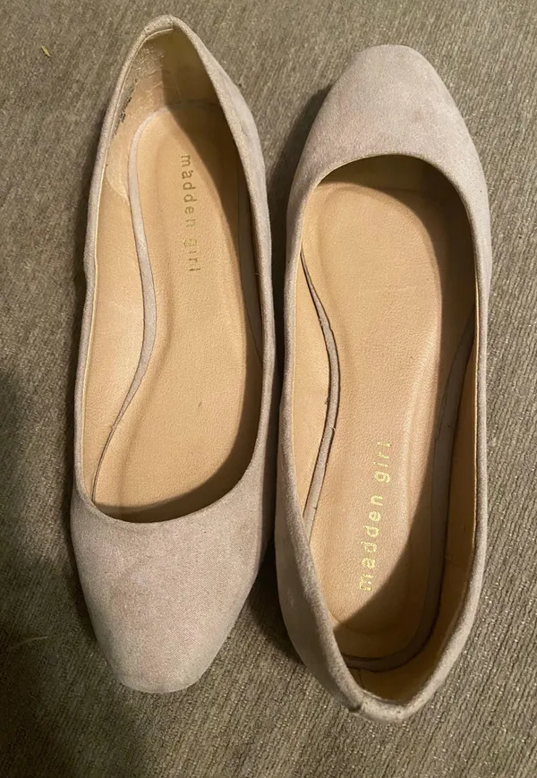 Madden Girl Faux-Suede Ballet Flats Size 7.5 Tan Color - Image 5