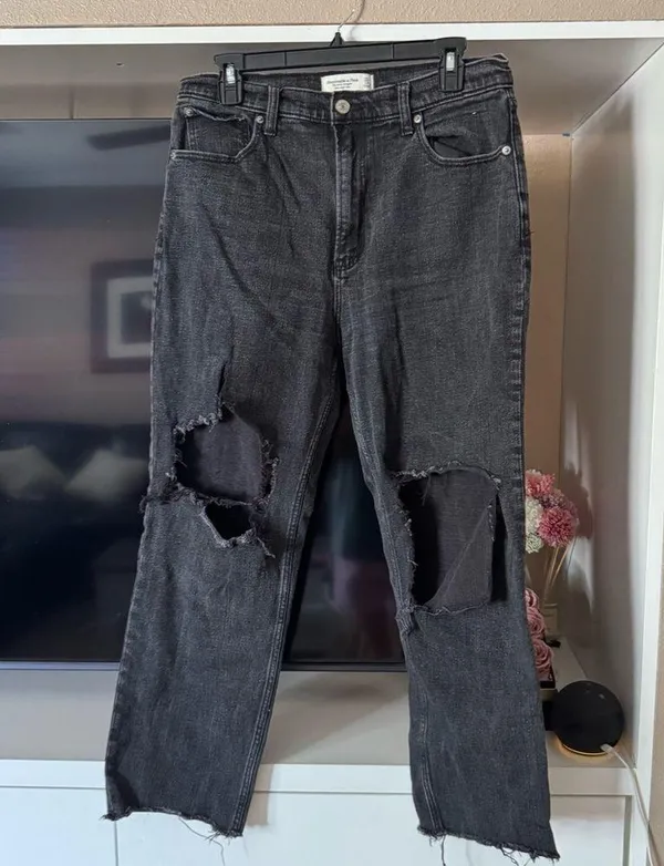 Abercrombie and Fitch Ankle Straight Ultra High Rise Black Distressed Jeans - Image 2