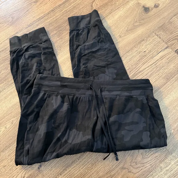 Lululemon Ready to Rulu Jogger Crop Heritage 365 Camo Deep Coal Multi size 14 - Image 2