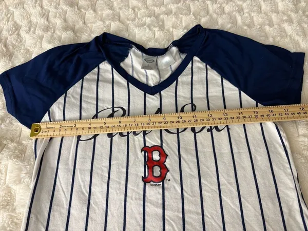 Concepts Sport Women's Boston Red Sox Vigor Pinstripe V-Neck Size M - Image 4