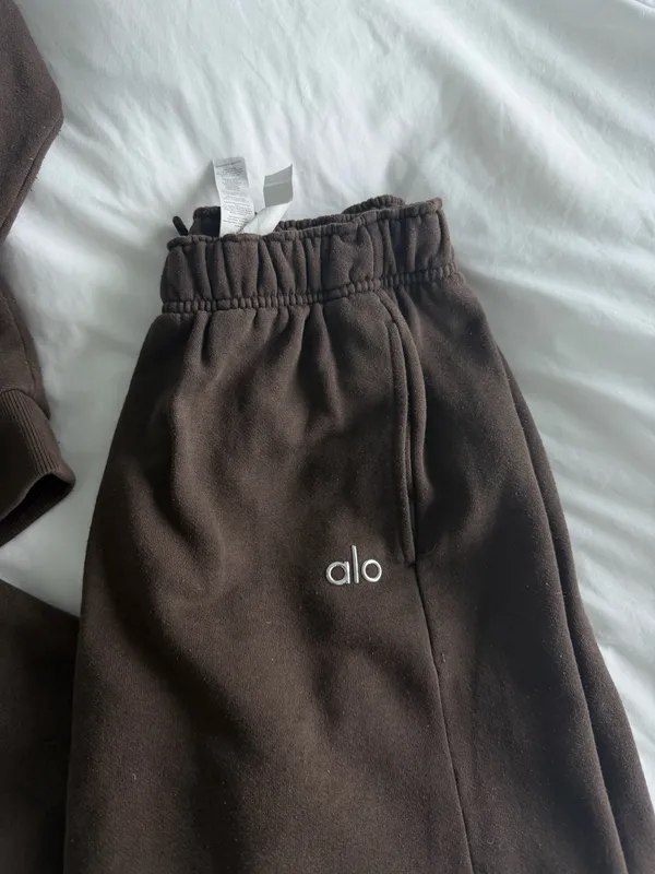 ALO Yoga Espresso Sweatset (xs) - Image 2