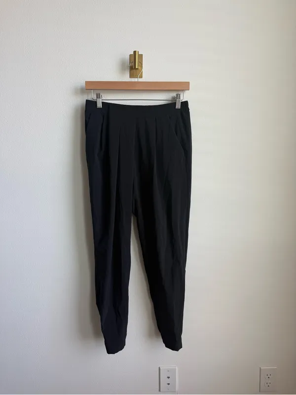 Lululemon Keepsake Pant Black Tapered Lightweight Pants Size 6 - Image 3