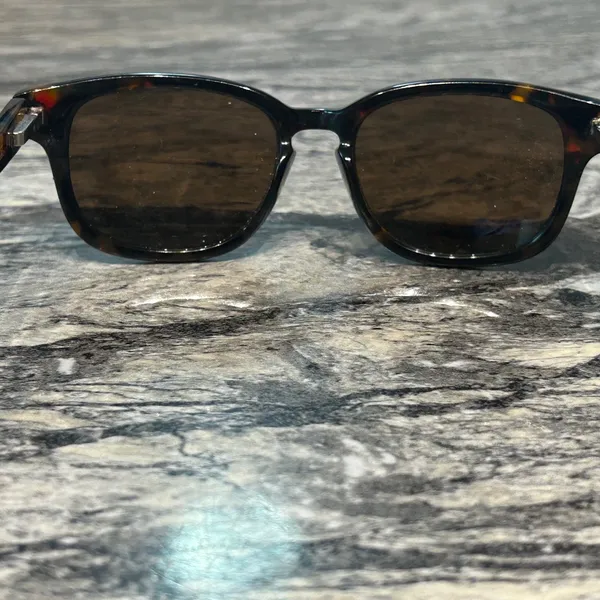 Fossil Tortoise Shell Sunglasses with Fossil Case - Image 12