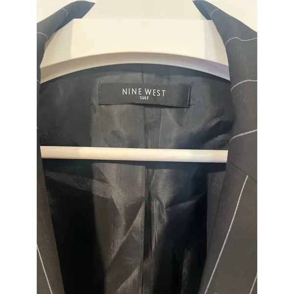 Kenneth Cole Women’s 2pc Striped Suit Black Business Casual Corpcore XL - Image 5