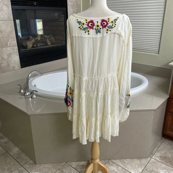 Free People spell on Ivory Floral Embroidered Boho Mini Dress Tassel Tie XS - Image 3