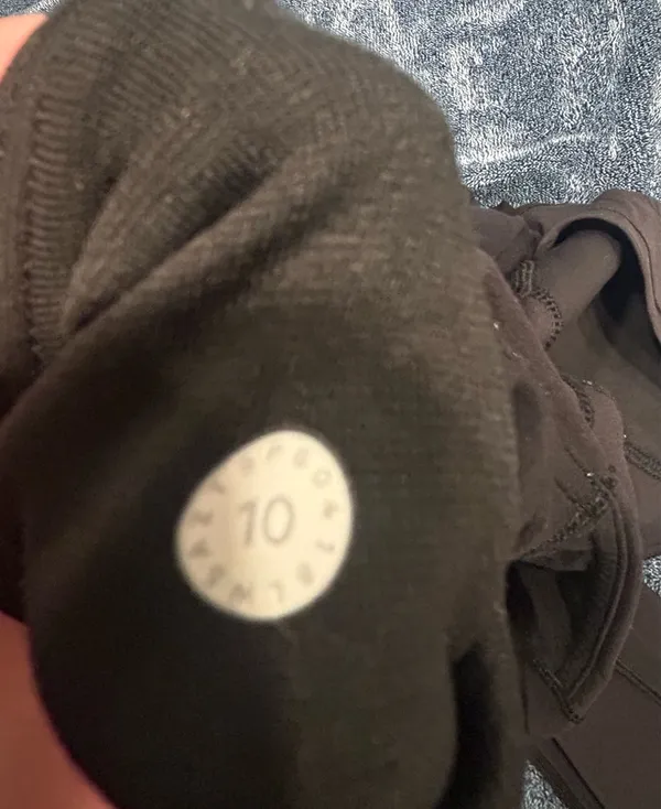 Lululemon leggings 28” - Image 4
