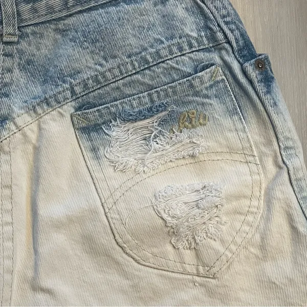 Chic Ombre dip dye ripped blue white denim jean shorts size 2 frayed hem - Image 8