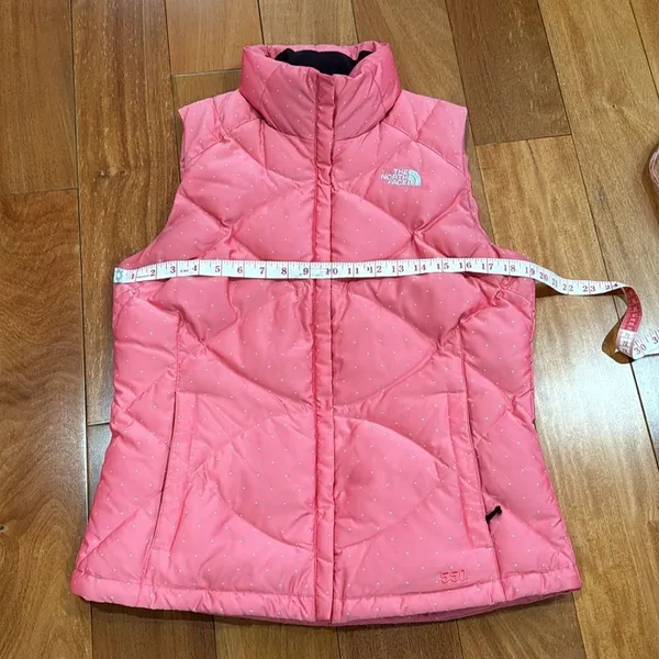 The North Face 550 Down Filled coral with white polkadots puffer Vest Size M - Image 8