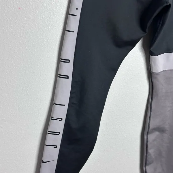 Nike Dri-Fit Women Workout Black/Gray Athletic‎ Yoga Capri Leggings size M - Image 6