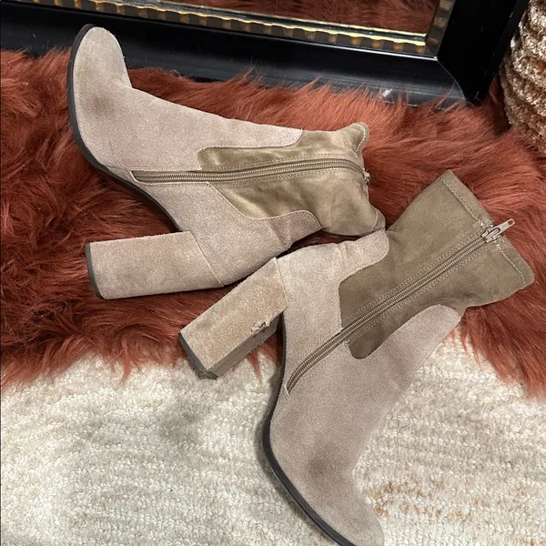 Stylish Tan Ankle Boots - Image 5
