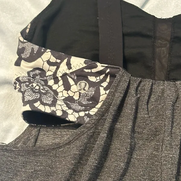 Lululemon tank top size 6 - Image 4